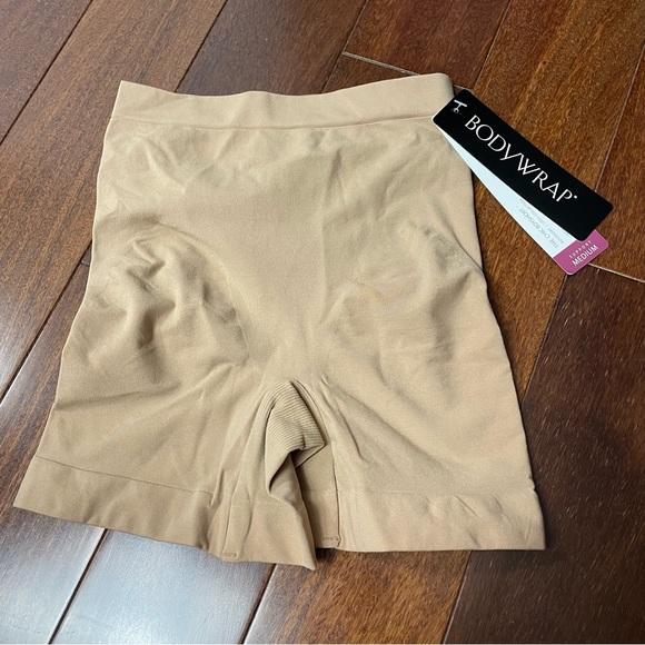 Body Wrap The Chic Boy Short - Picture 3 of 5